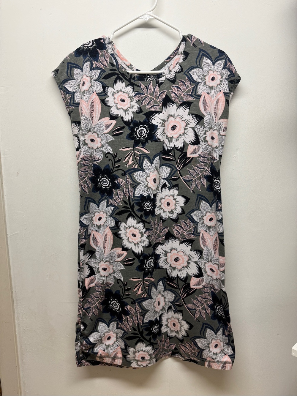 T by Talbots Olive Green Tee with Navy & Blush Print - Medium Petite